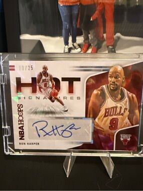 NBA Hoops "Hot Signatures" Ron Harper Autograph Card - Red/White